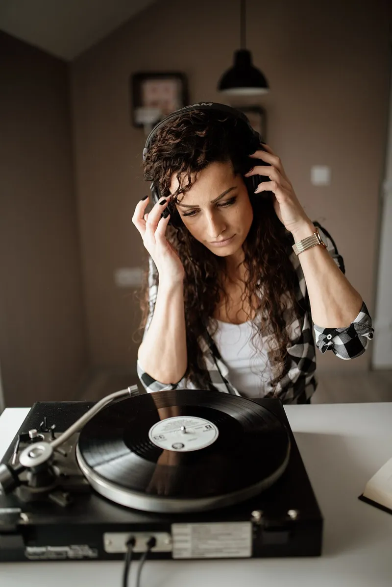 Your Brain Is Lying to You (In the Best Way): The Strange Power of Low-Fi Connection